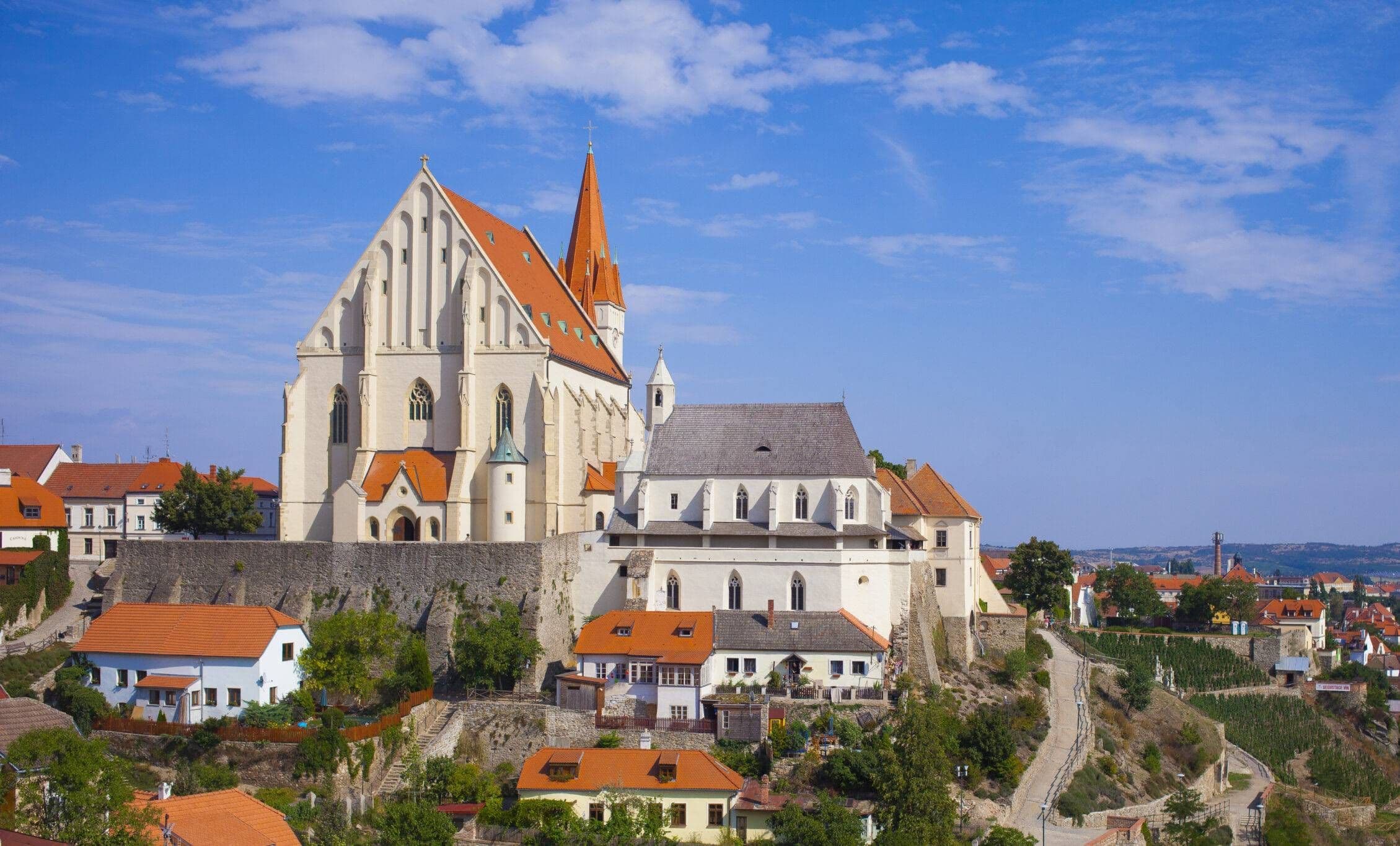 a77dc6d9-znojmo-jihomoravsky-kraj-shutterstock-375017455-scaled (1)